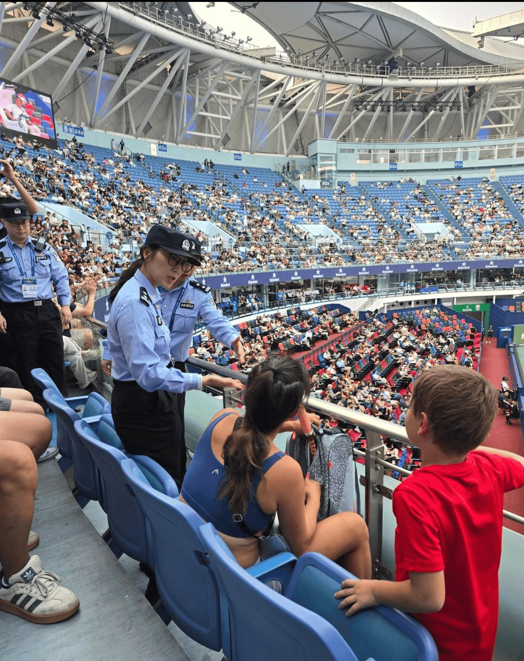 开云-窗口期中超传出新动向；AC米兰队长鼓劲；管理层表态：赛场秩序良好；团队化学反应显著的简单介绍-开云