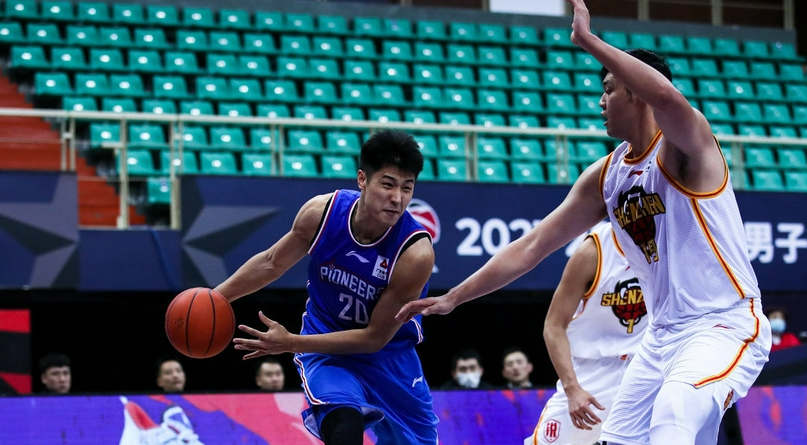 拜仁慕尼黑训练开放日，转会期遗憾出局引欢呼，CBA常规赛在即，医务组通报恢复的简单介绍